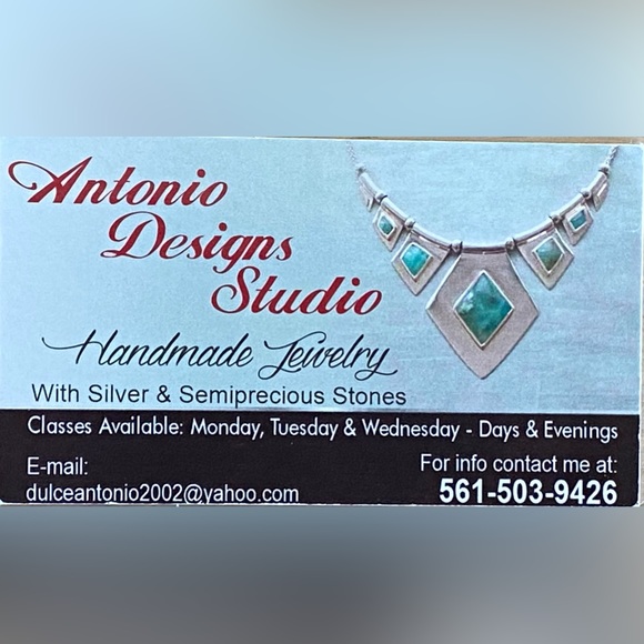 Woman’s ring 6.5 but adjustable - Picture 5 of 6